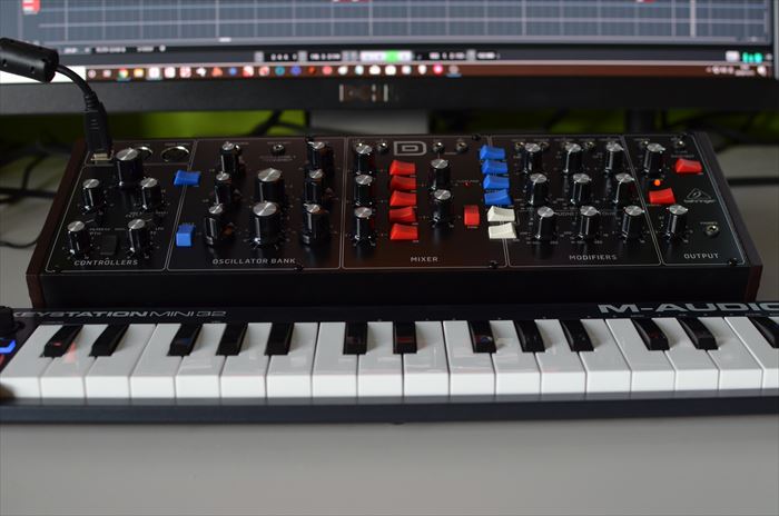 最高のminimoogクローン、Behringer MODEL Dレビュー | SynthSonic