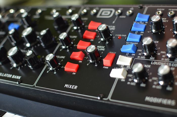 最高のminimoogクローン Behringer Model Dレビュー Synthsonic